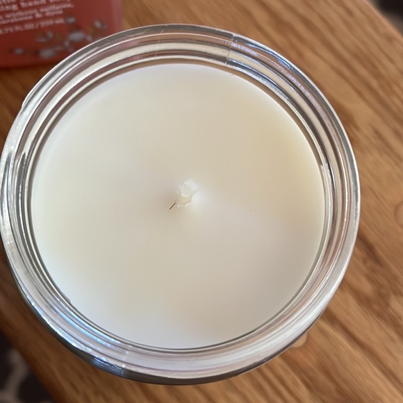 Bath & Body Works Strawberry Snowflakes Hand Soap and Candle New - Picture 3 of 3